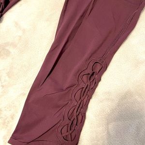 Lululemon burgundy tight